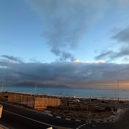 Oceansnest Guest House Bloubergstrand Exterior photo