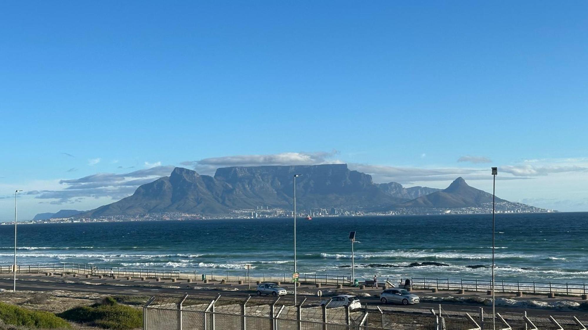 Oceansnest Guest House Bloubergstrand Exterior photo