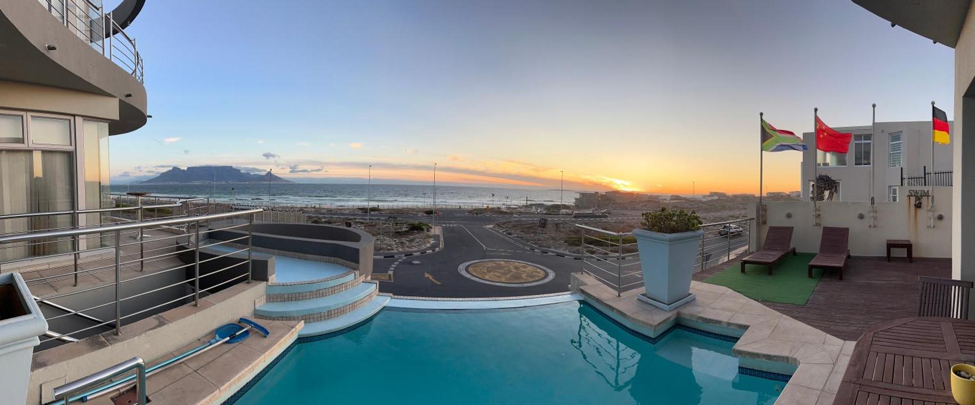 Oceansnest Guest House Bloubergstrand Exterior photo