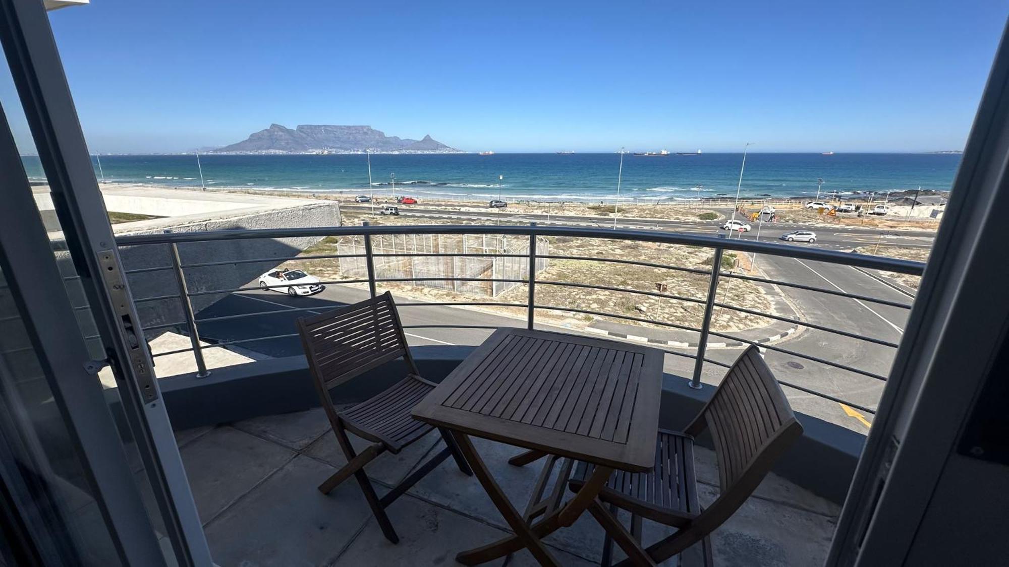 Oceansnest Guest House Bloubergstrand Exterior photo