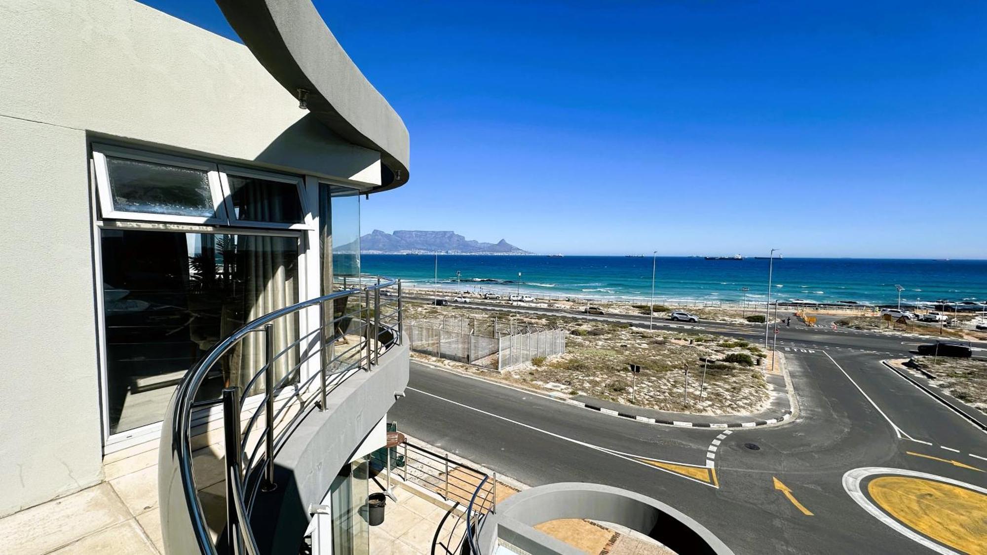 Oceansnest Guest House Bloubergstrand Exterior photo