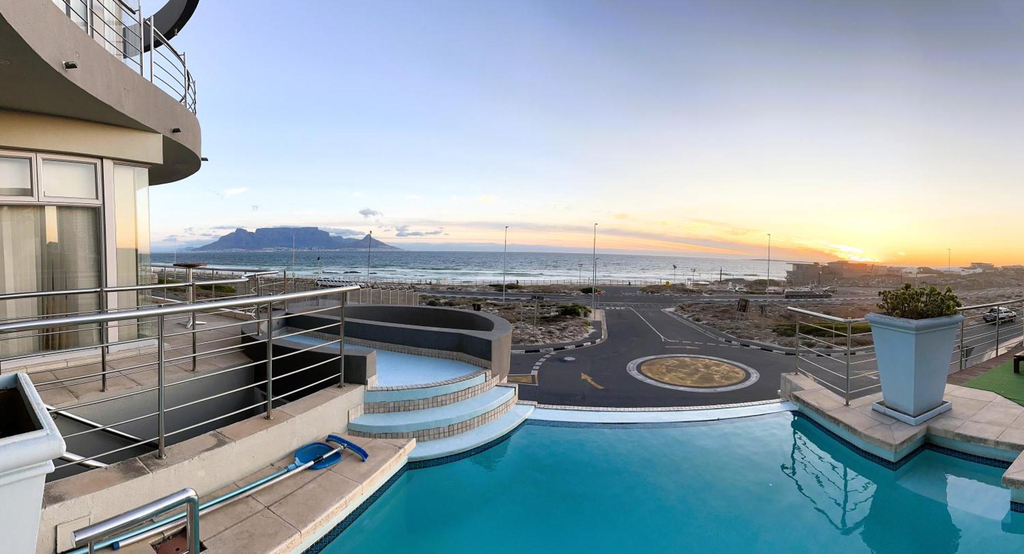 Oceansnest Guest House Bloubergstrand Exterior photo