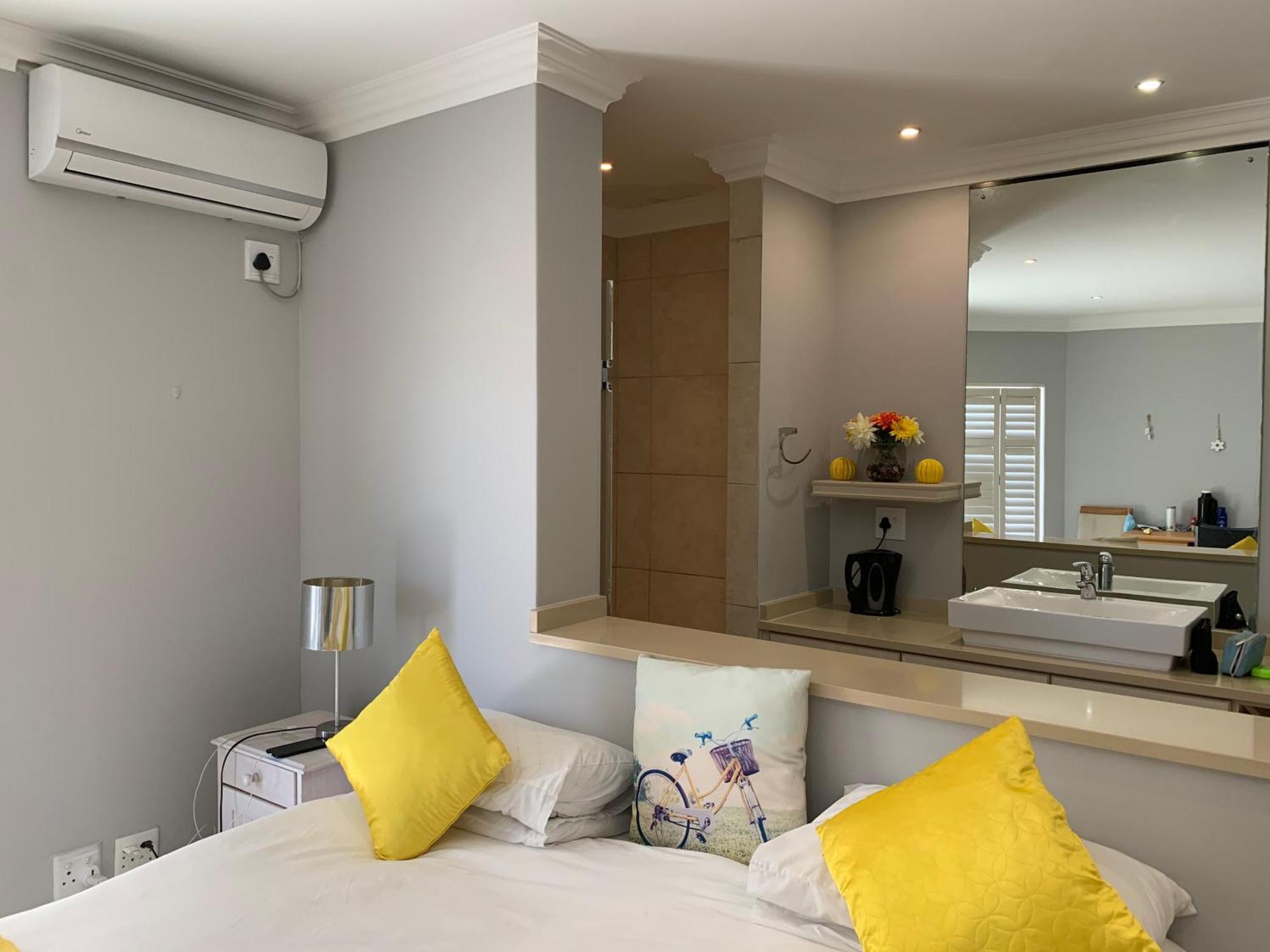 Oceansnest Guest House Bloubergstrand Exterior photo