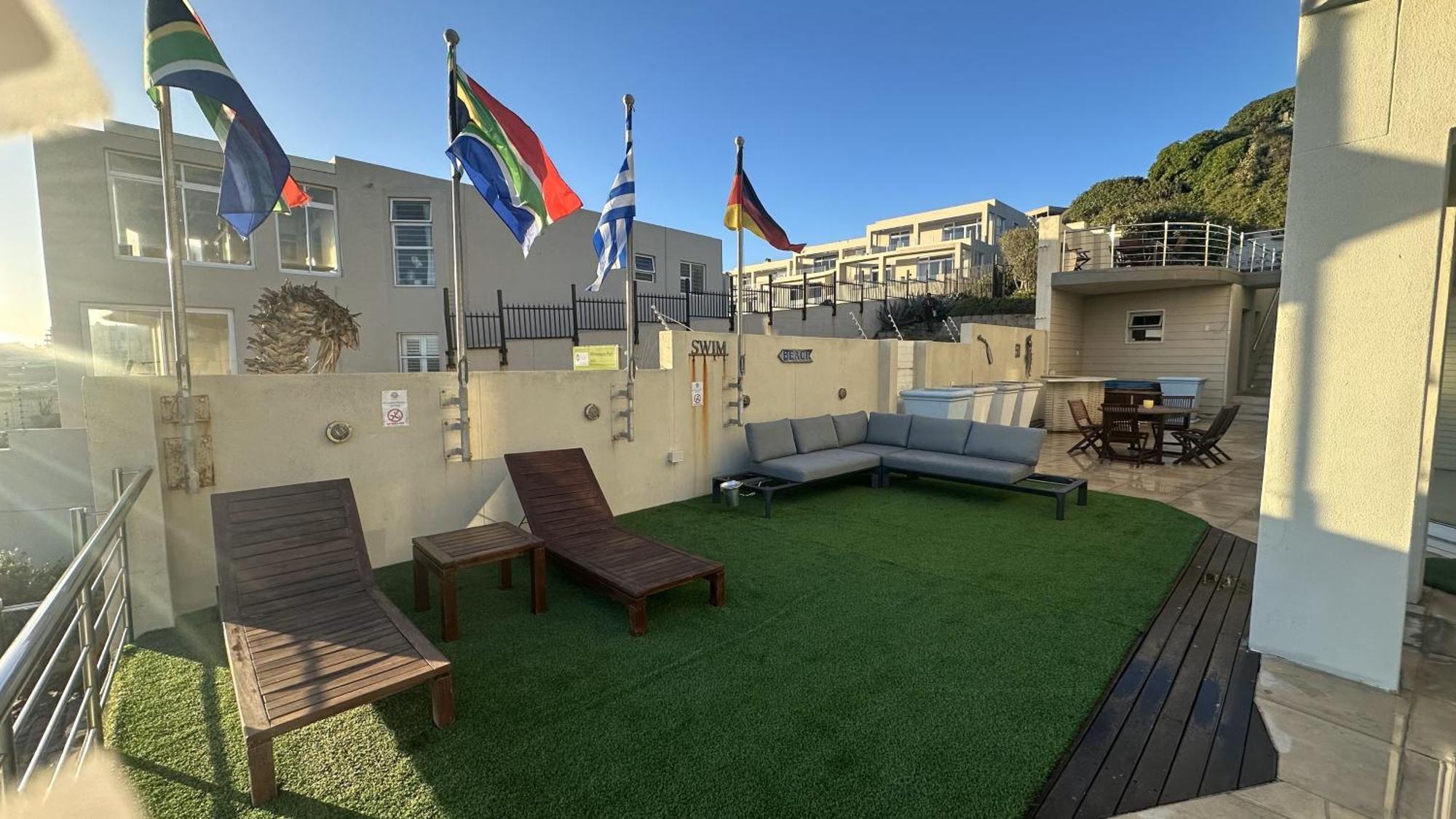 Oceansnest Guest House Bloubergstrand Exterior photo