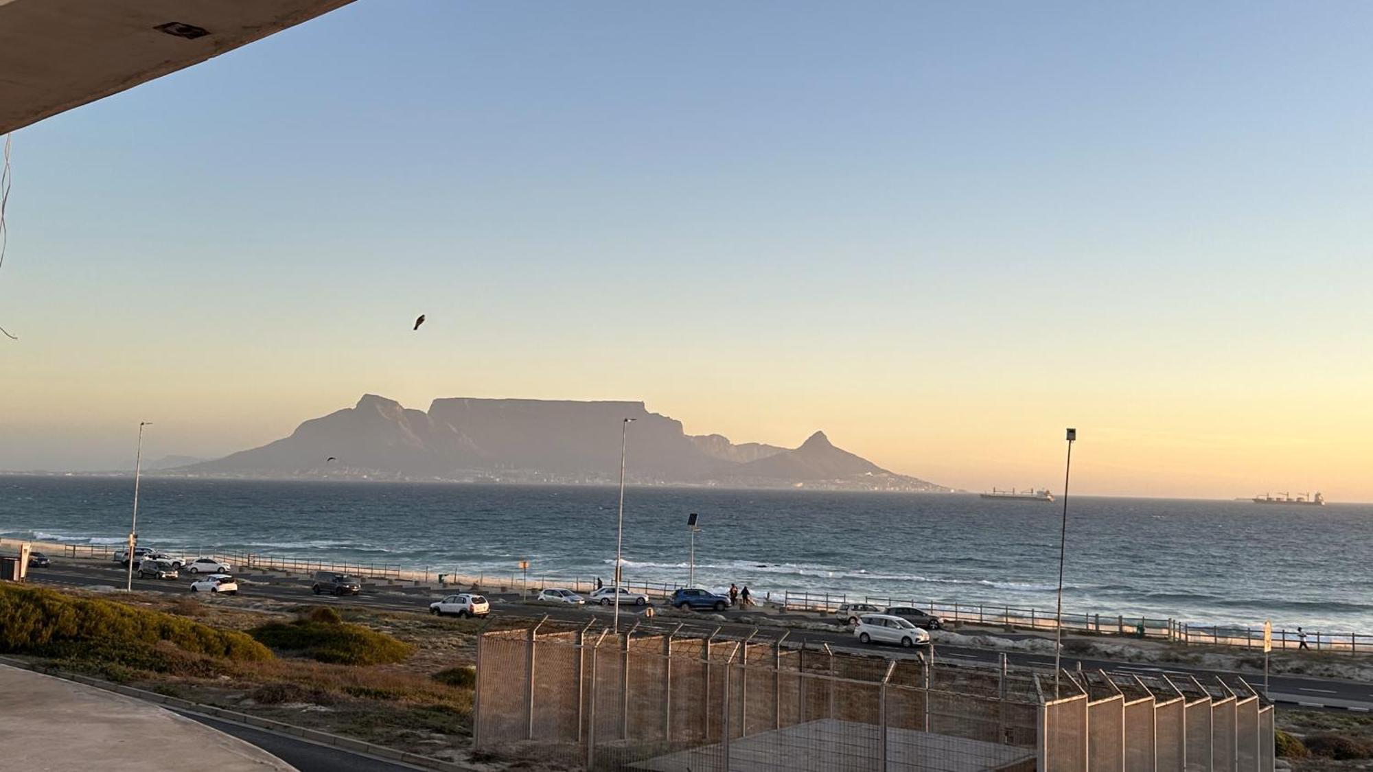 Oceansnest Guest House Bloubergstrand Exterior photo