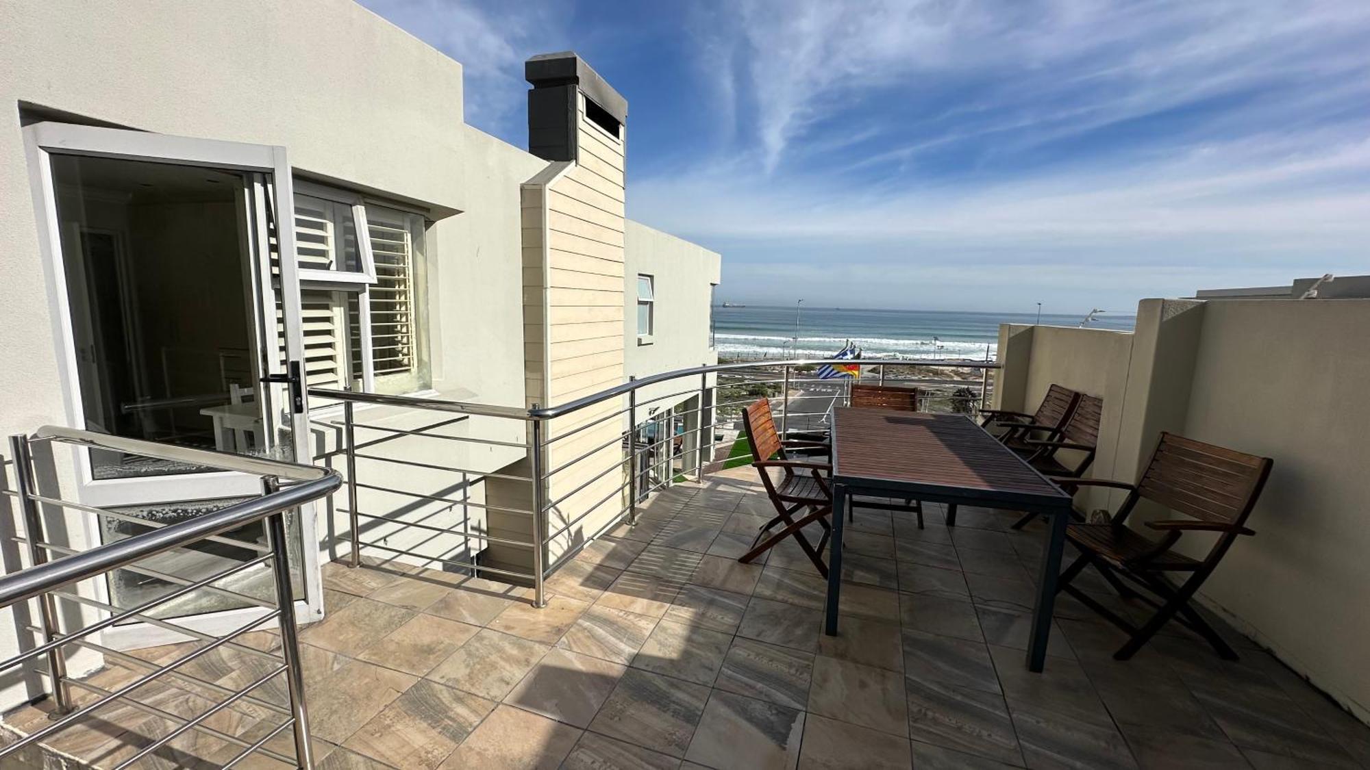 Oceansnest Guest House Bloubergstrand Exterior photo